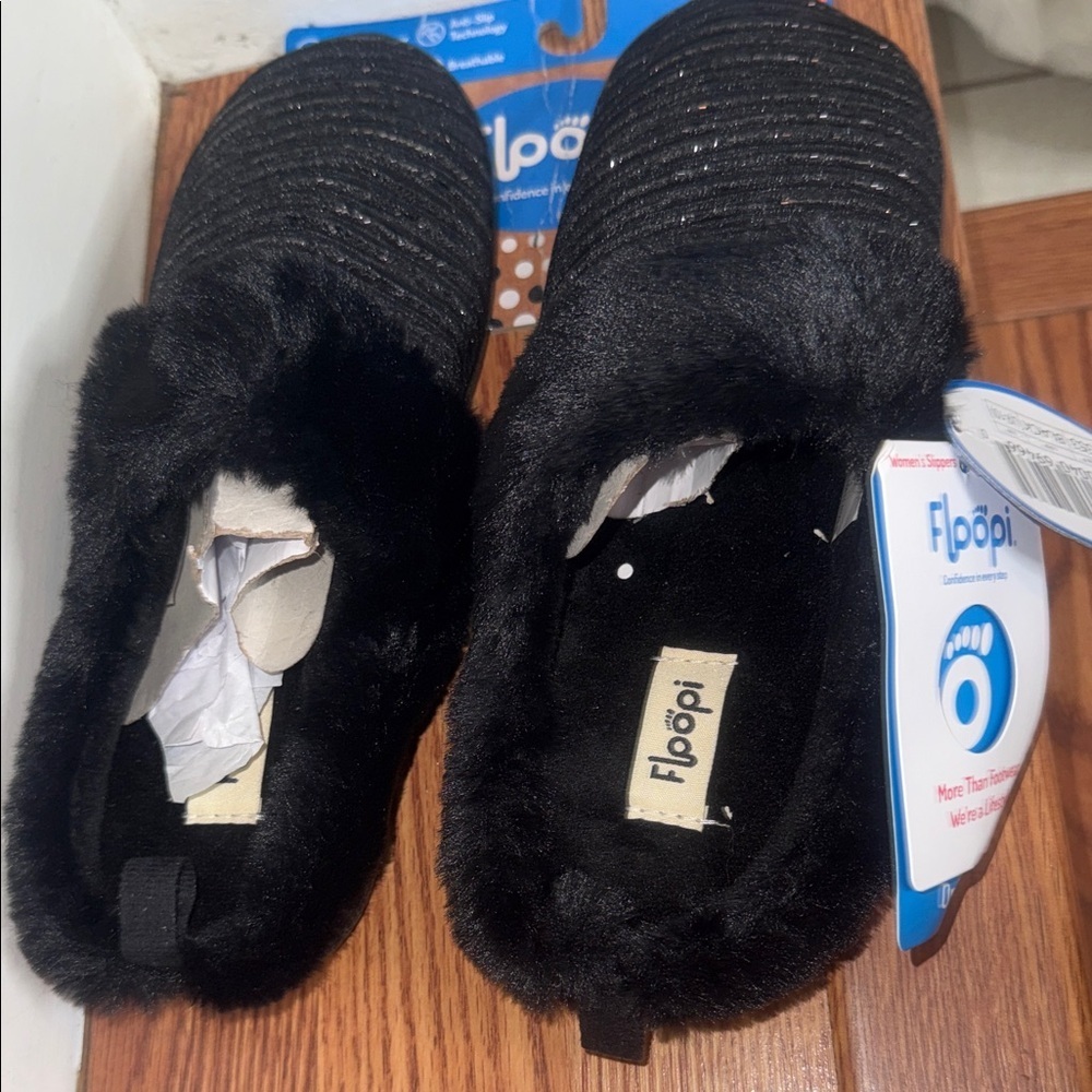 Floppi Women’s Black Plush Slip-On Slippers
